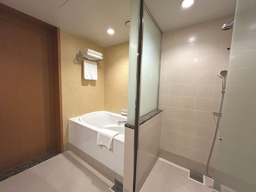 エグゼクティブ ダブルルーム 禁煙 ベイビュー バスルーム1 | 横浜ベイホテル東急