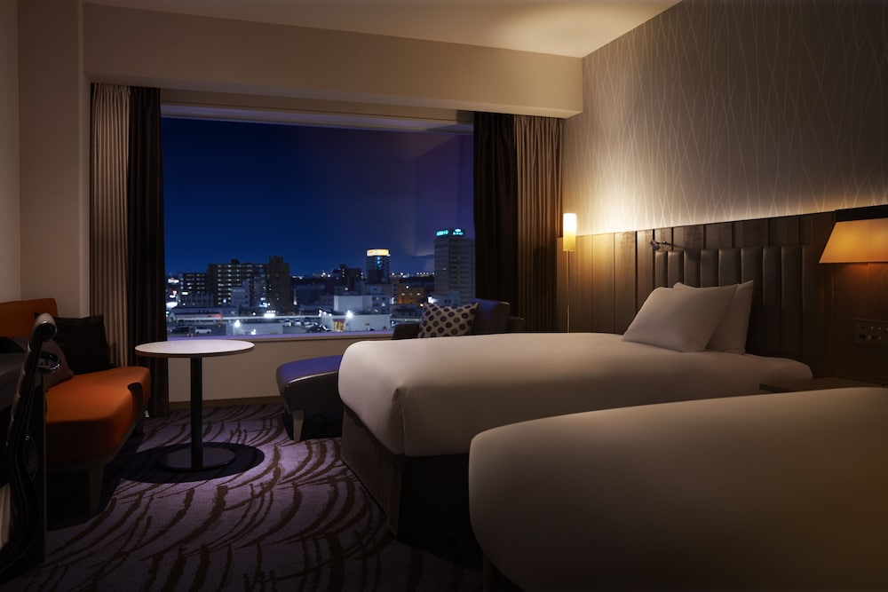 プレミアム ルーム シングルベッド 2 台 (up to 3 guests) 客室2 | ANAクラウンプラザホテル千歳 by IHG