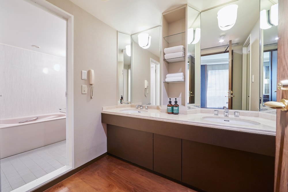 スタンダード ルーム ベッド (複数台) (High Floor) バスルーム1 | ANAクラウンプラザホテル千歳 by IHG