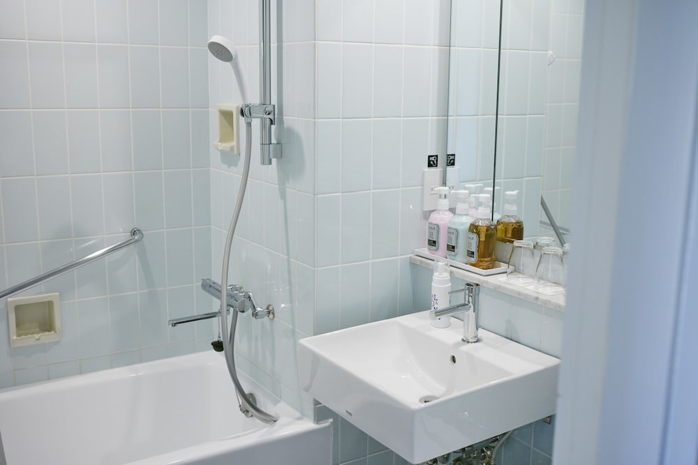 スタンダードツインルーム低層階(バルコニー付) 禁煙 バスルーム0 | 下田東急ホテル