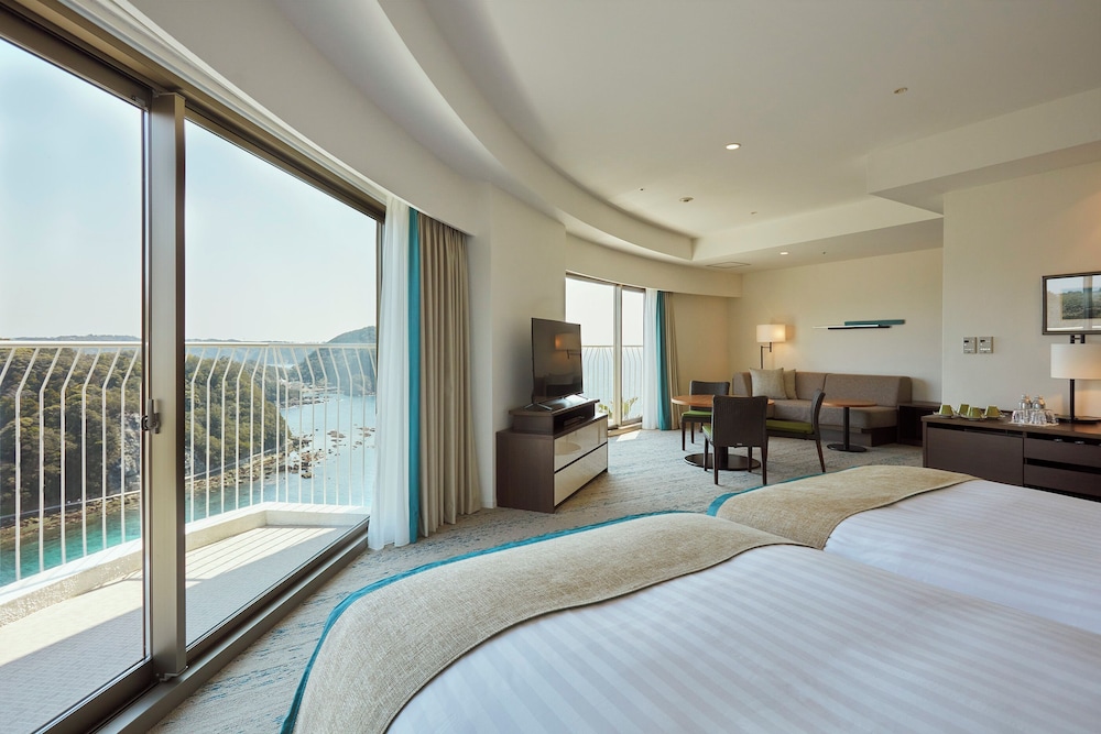 オーシャンビュー ジュニアスイートルーム 禁煙 バルコニーからの眺望1 | 下田東急ホテル