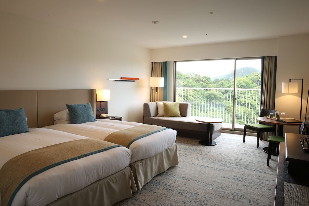 スーペリアツインルーム高層階(バルコニー付) 禁煙 客室2 | 下田東急ホテル