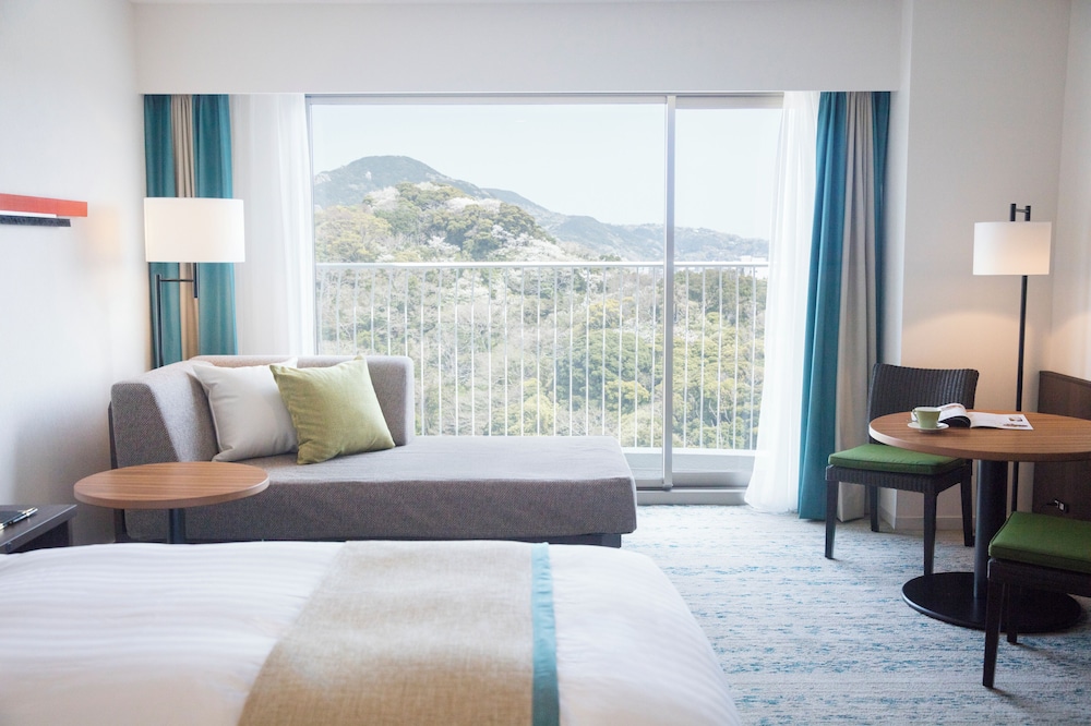 スーペリアツインルーム高層階(バルコニー付) 禁煙 | 下田東急ホテル