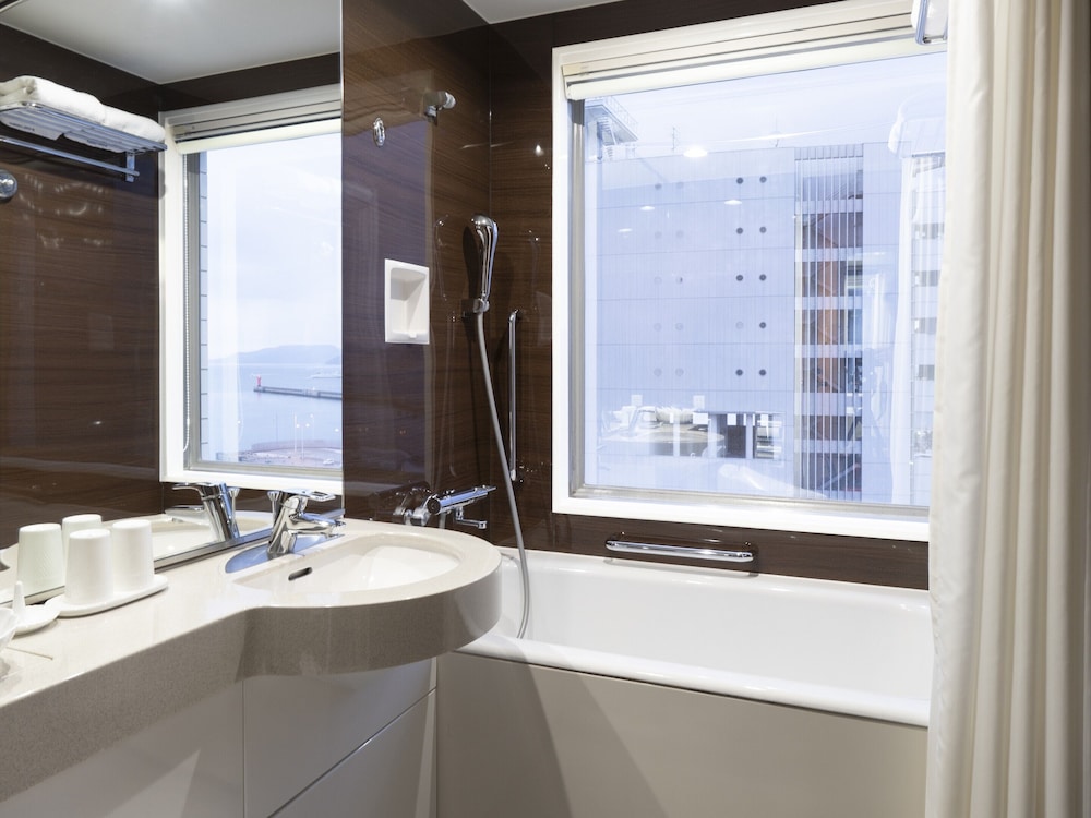 スタンダード ダブルルーム クイーンベッド 1 台 禁煙 (24㎡) バスルーム0 | JR ホテルクレメント高松