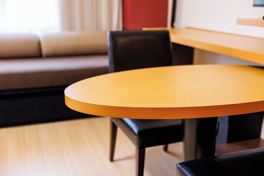 イーストウィングファミリー 禁煙 (1-2名利用) 客室内のダイニングエリア0 | ホテルメトロポリタンエドモント