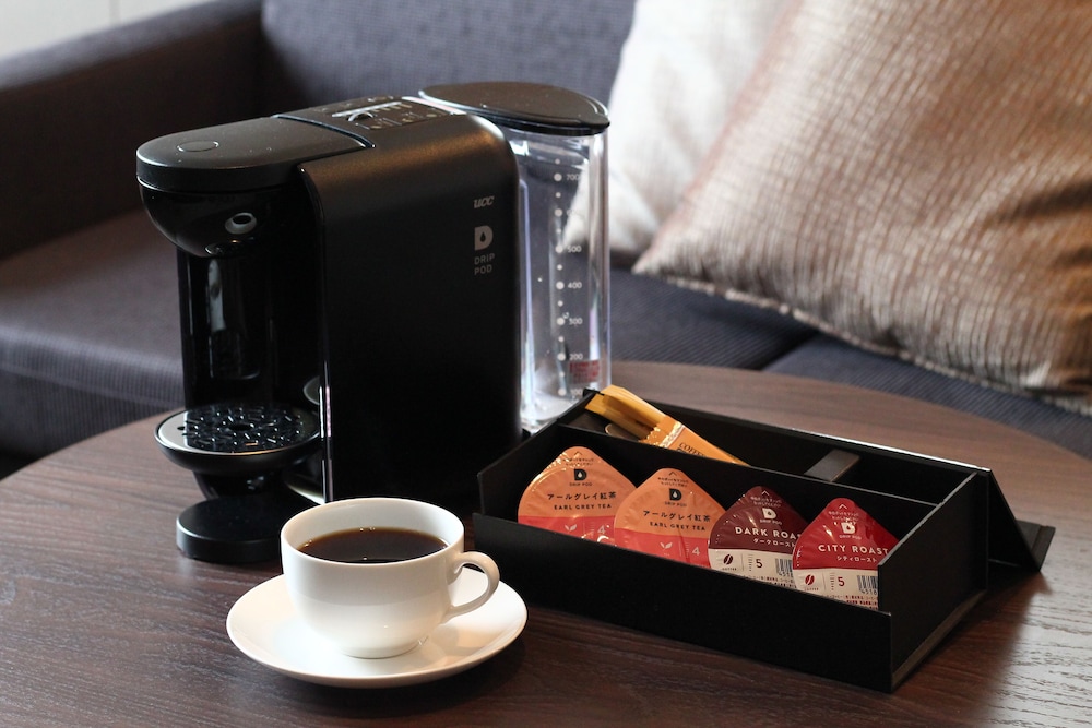 コンフォートセミダブル 禁煙(スカイビュー) 客室内のダイニングエリア0 | 川崎日航ホテル