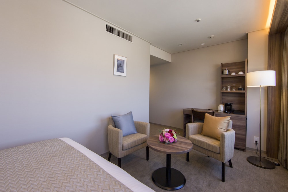 デラックスクイーン 禁煙 エアウィーヴ仕様(スカイビュー) リビング エリア0 | 川崎日航ホテル