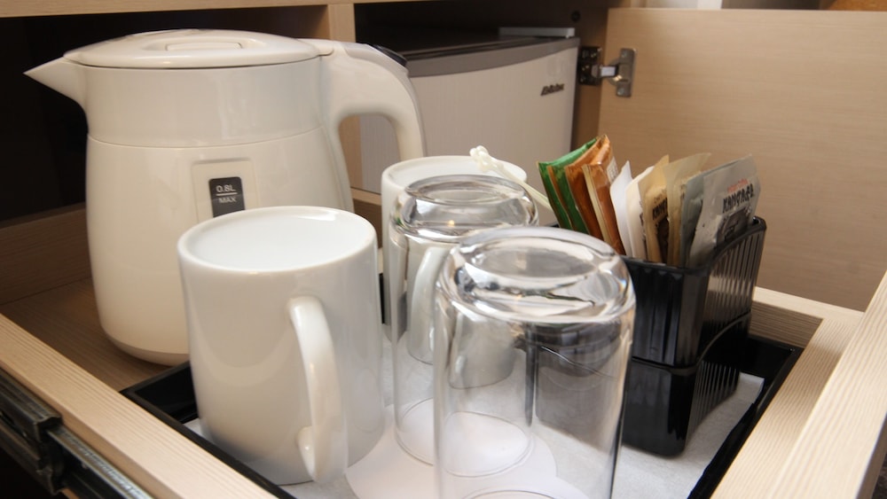 スタンダード ルーム クイーンベッド 1 台 喫煙可 客室の設備とサービス2 | ANAホリデイ・イン仙台 by IHG