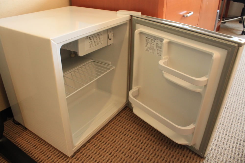 スタンダード ルーム ダブルベッド 1 台 禁煙 コーナー 小型冷蔵庫0 | ANAホリデイ・イン仙台 by IHG