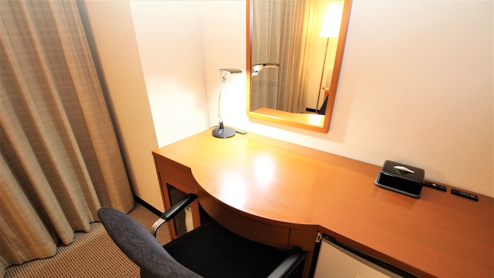 スタンダード ルーム ダブルベッド 1 台 禁煙 コーナー 客室の設備とサービス1 | ANAホリデイ・イン仙台 by IHG