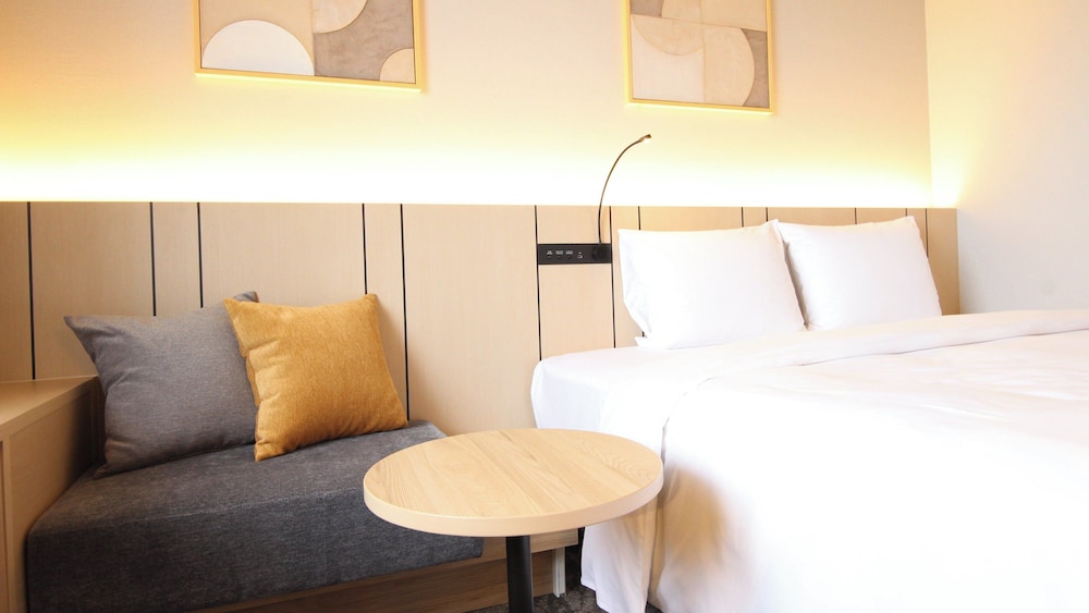 スタンダード ルーム クイーンベッド 1 台 喫煙可 客室の設備とサービス9 | ANAホリデイ・イン仙台 by IHG