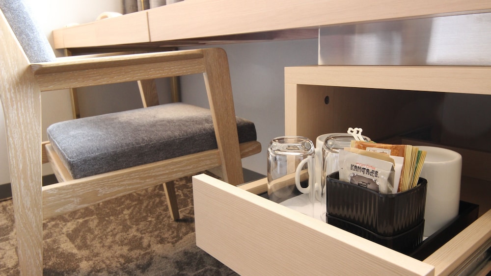 スタンダード ルーム クイーンベッド 1 台 喫煙可 客室の設備とサービス3 | ANAホリデイ・イン仙台 by IHG