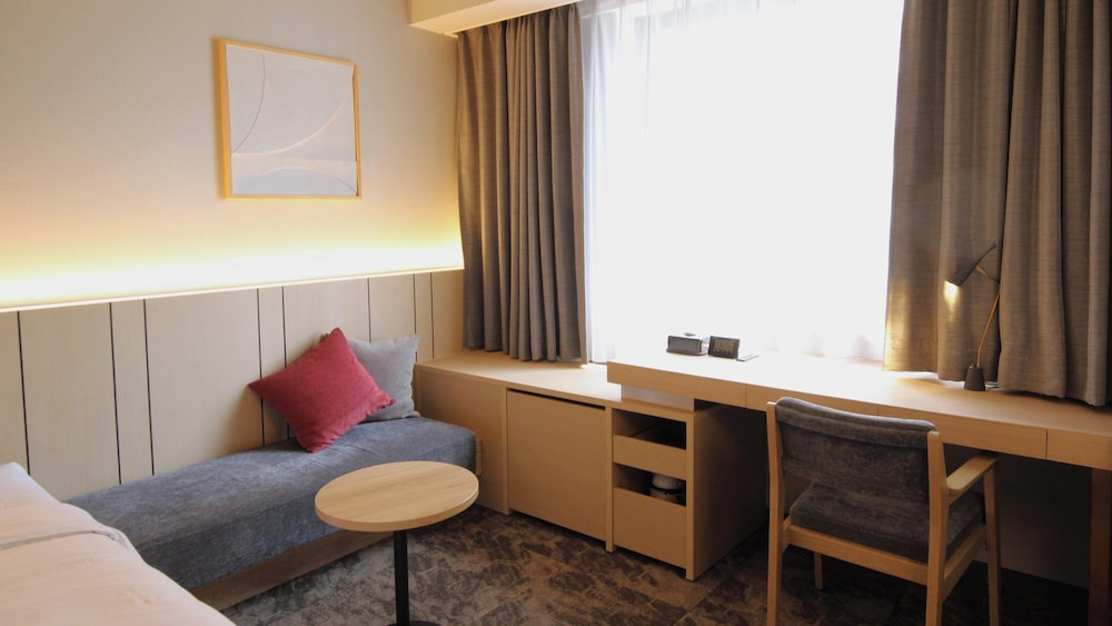 プレミアム ルーム シングルベッド 2 台 禁煙 (Mid Floor) 客室の設備とサービス8 | ANAホリデイ・イン仙台 by IHG