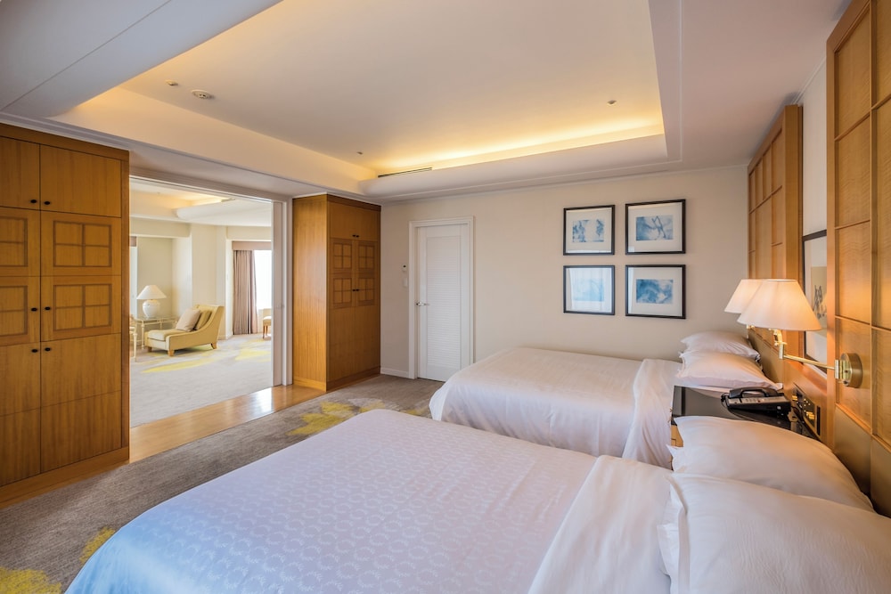 クラブ スイート 禁煙|クラブフロア特典付 (3歳以下のお子様は添い寝となり無料の為、検索時の予約人数に含めないで下さい/ 添寝人数は大人1名につき1名まで) 客室1 | フェニックス・シーガイア・オーシャン・タワー