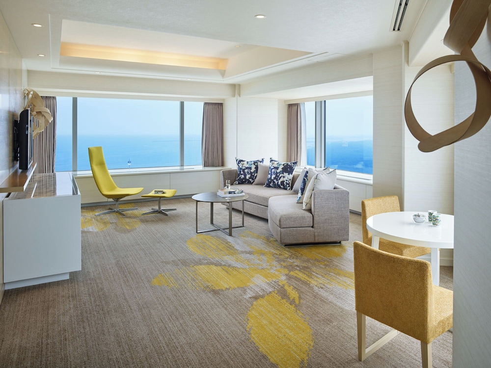 クラブスイートグランドビューバス 禁煙 |クラブフロア特典付 (3歳以下のお子様は添い寝となり無料の為、検索時の予約人数に含めないで下さい/ 添寝人数は大人1名につき1名まで) 客室1 | フェニックス・シーガイア・オーシャン・タワー