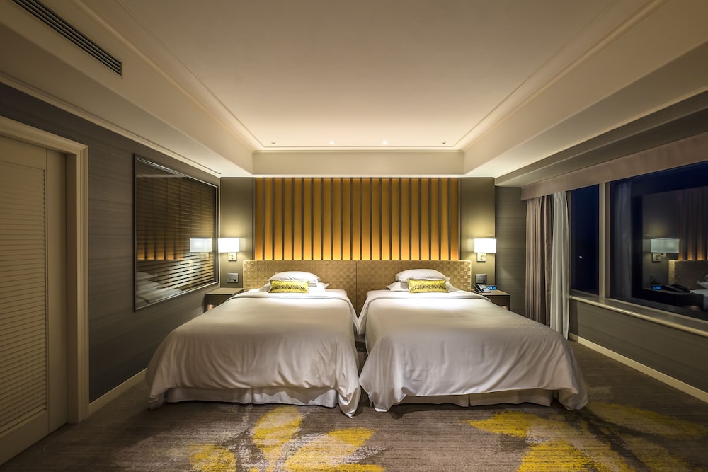 クラブスイートグランド禁煙|クラブフロア特典付(3歳以下のお子様は添い寝となり無料の為、検索時の予約人数に含めないで下さい/ 添寝人数は大人1名につき1名まで) 客室1 | フェニックス・シーガイア・オーシャン・タワー