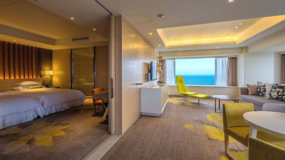 クラブスイートグランドビューバス 禁煙 |クラブフロア特典付 (3歳以下のお子様は添い寝となり無料の為、検索時の予約人数に含めないで下さい/ 添寝人数は大人1名につき1名まで) | フェニックス・シーガイア・オーシャン・タワー