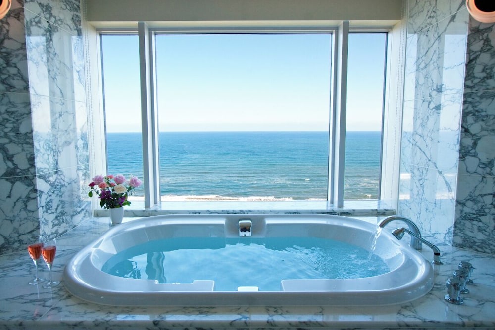 クラブスイートロイヤル 禁煙 |クラブフロア特典付 (3歳以下のお子様は添い寝となり無料の為、検索時の予約人数に含めないで下さい/ 添寝人数は大人1名につき1名まで) バスルーム0 | フェニックス・シーガイア・オーシャン・タワー