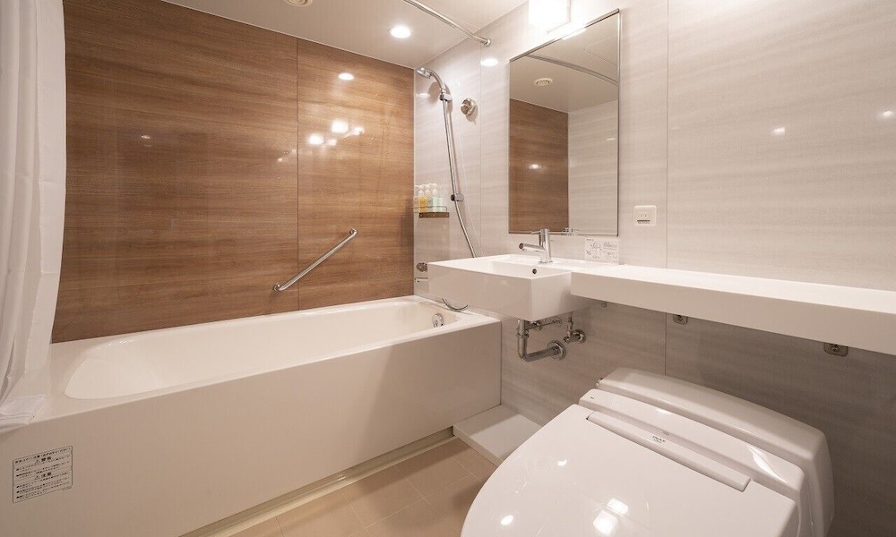 スーペリア トリプルルーム 喫煙可 (28-30 sqm) バスルーム0 | ホテルアソシア豊橋