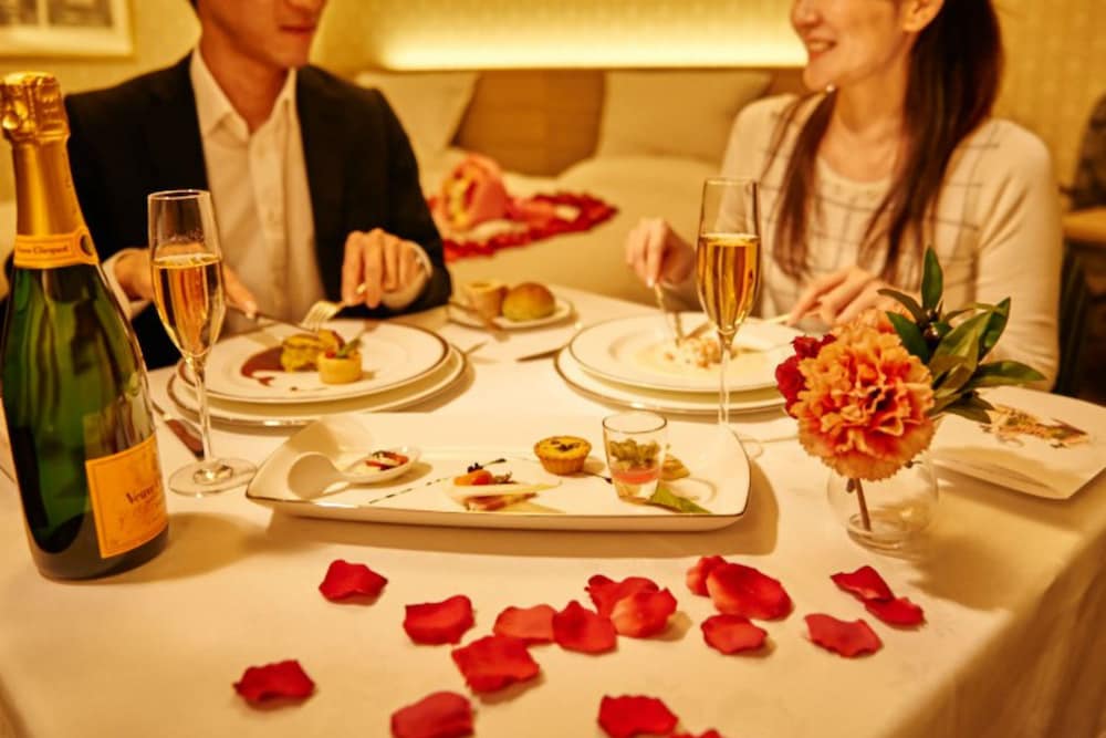 スーペリア ルーム 禁煙 客室内のダイニングエリア0 | ホテルオークラ東京ベイ