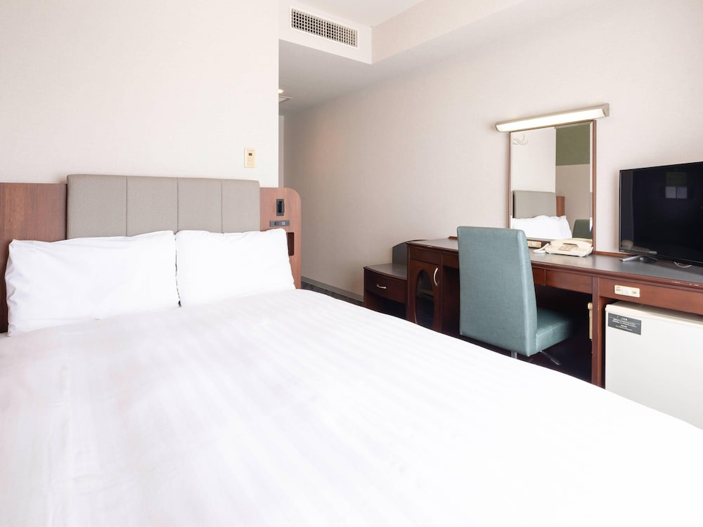 ルーム ダブルベッド 1 台 禁煙 客室5 | コンフォートホテル豊川