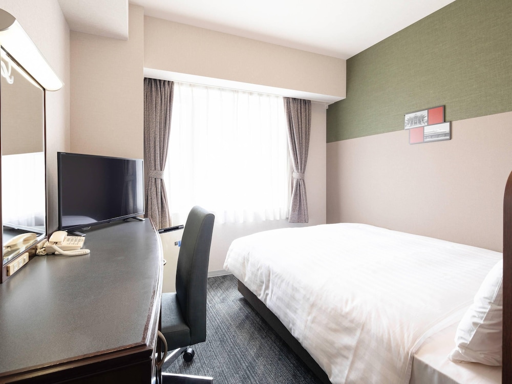 ルーム ダブルベッド 1 台 禁煙 客室4 | コンフォートホテル豊川