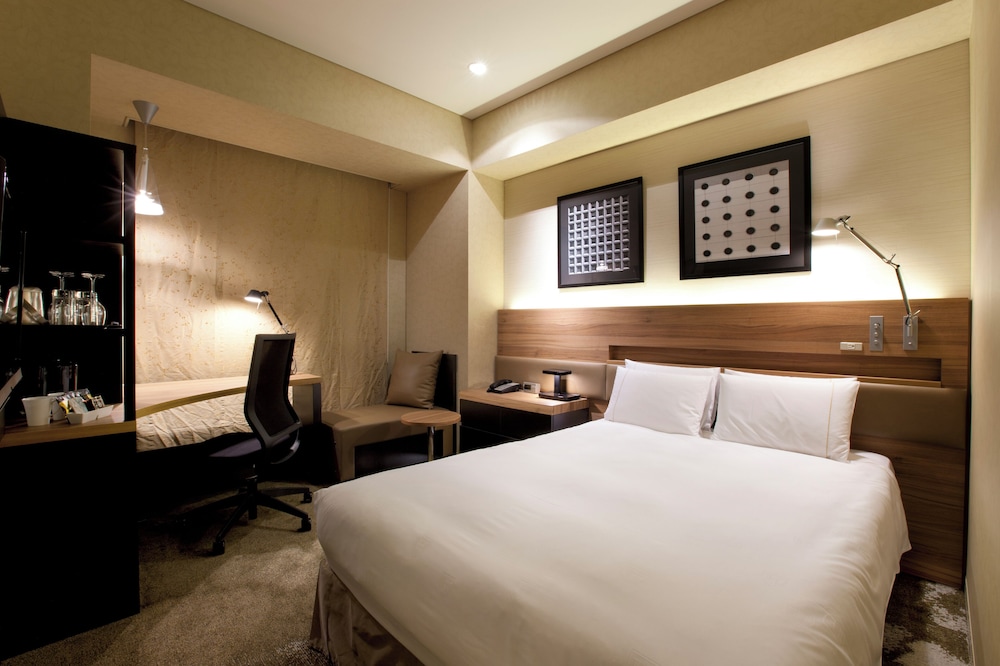 エコノミーダブル ダブルベッド1台 客室5 | ザ ロイヤルパークホテル アイコニック 東京汐留