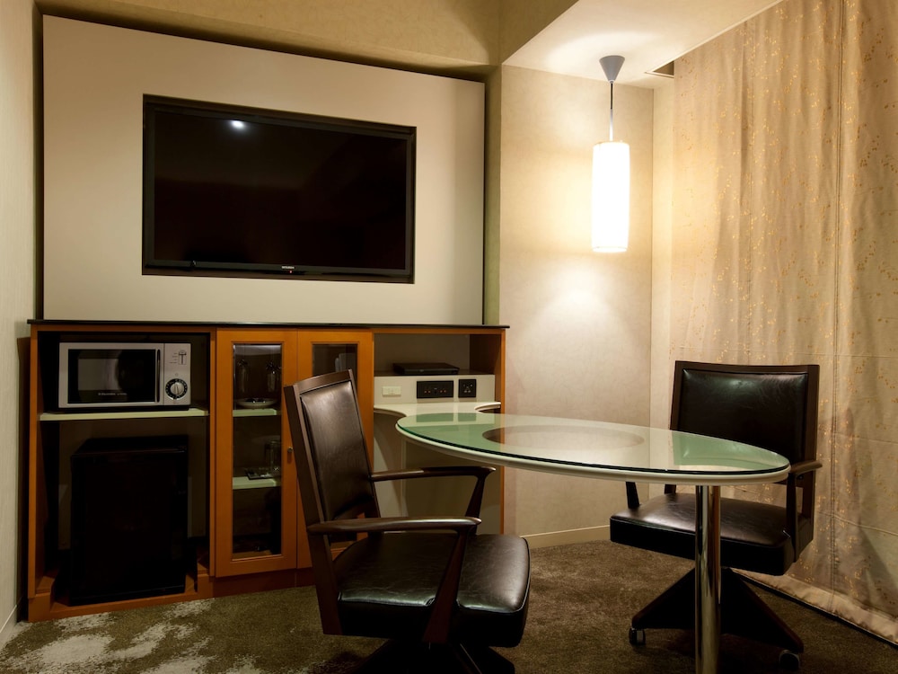 プレミアムフロア モデレートダブルルーム (エグゼクティブラウンジアクセス付) 客室1 | ザ ロイヤルパークホテル アイコニック 東京汐留