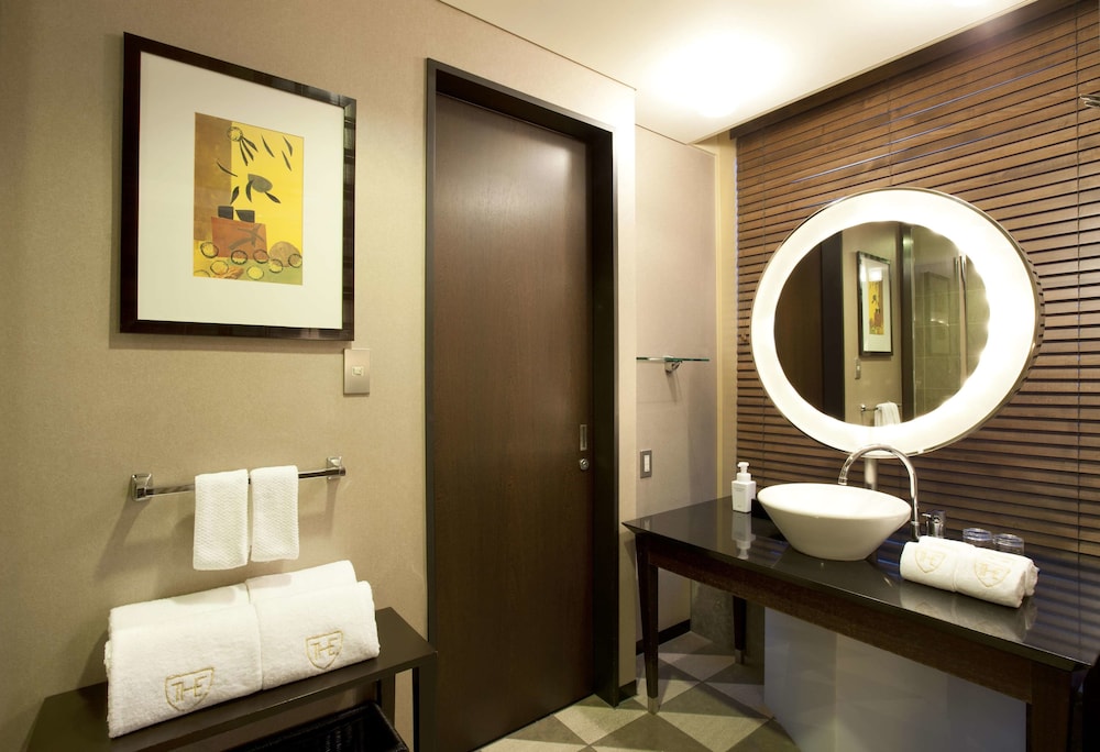 ジュニアスイートツイン バスルーム1 | ザ ロイヤルパークホテル アイコニック 東京汐留