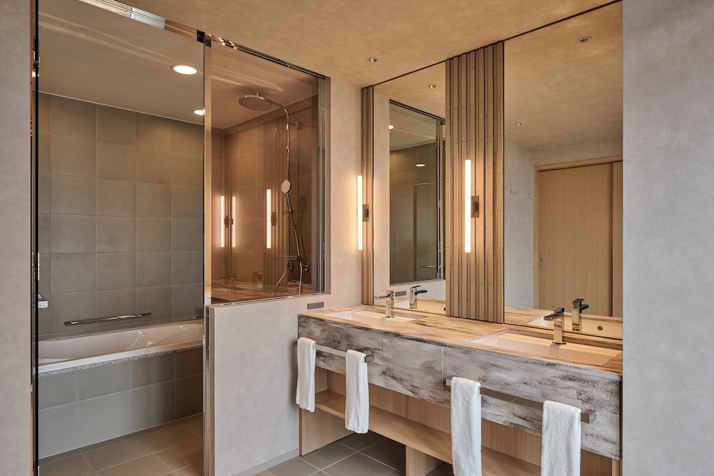 エグゼクティブフロア スイートツインルーム 38階 (エグゼクティブフロア特典付) バスルーム1 | ザ ロイヤルパークホテル アイコニック 東京汐留