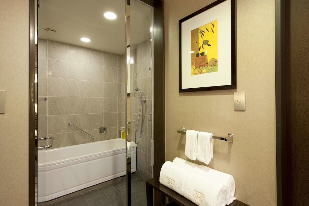 ジュニアスイートツイン バスルーム2 | ザ ロイヤルパークホテル アイコニック 東京汐留