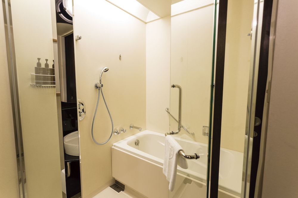 スタンダードダブル バスルーム2 | ザ ロイヤルパークホテル アイコニック 東京汐留