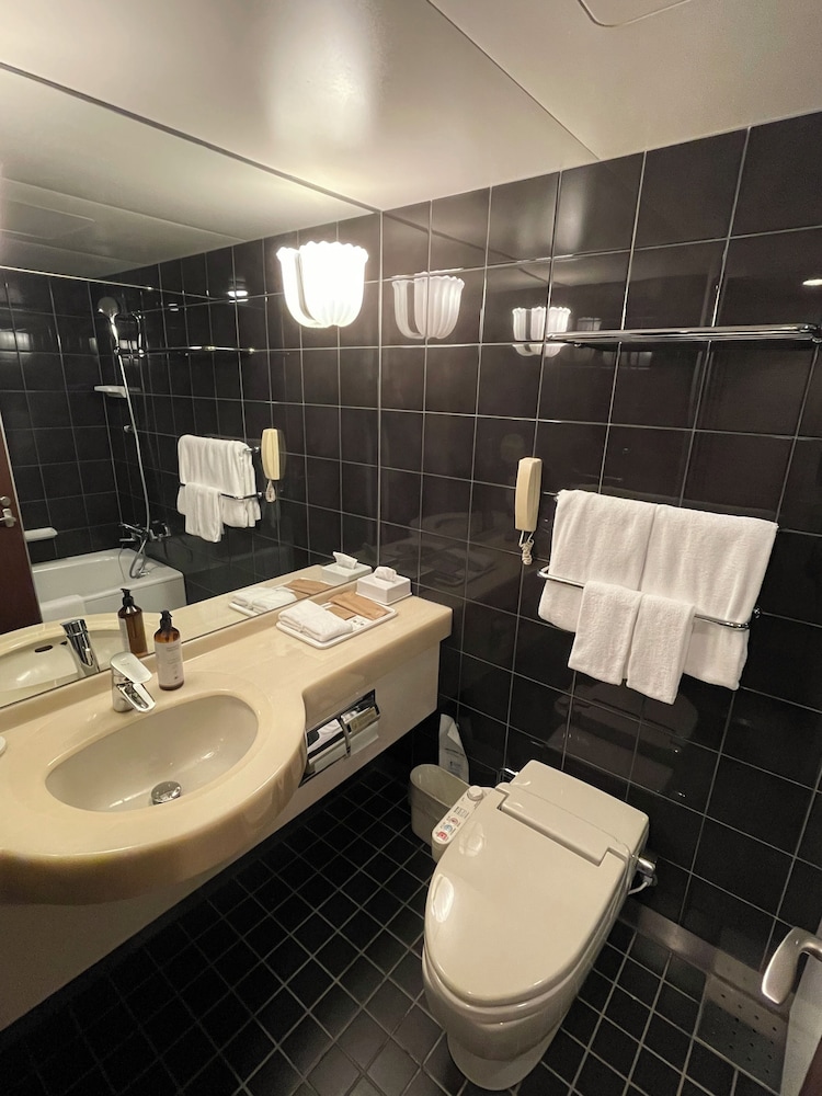 スタンダード ダブルルーム ダブルベッド 1 台 バスルーム0 | ザ サイプレス メルキュールホテル 名古屋