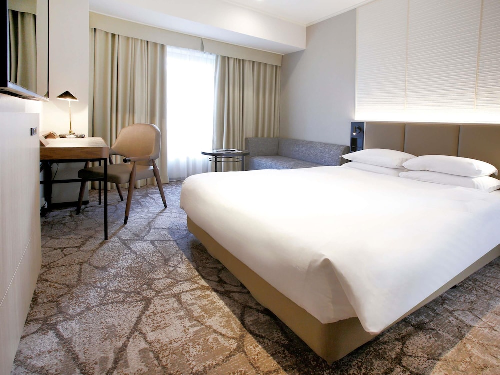 Privilege ルーム ダブルベッド 1 台 | ザ サイプレス メルキュールホテル 名古屋