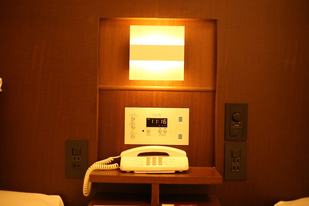 プレミアム ルーム シングルベッド 2 台 リビング エリア1 | ANAクラウンプラザホテル米子 by IHG