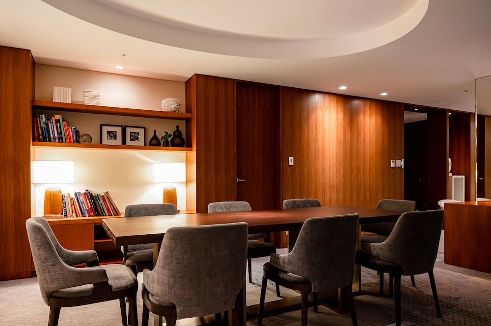 スイート 1 ベッドルーム (Dining Area, Top Floor) 客室0 | ストリングスホテル東京インターコンチネンタル by IHG