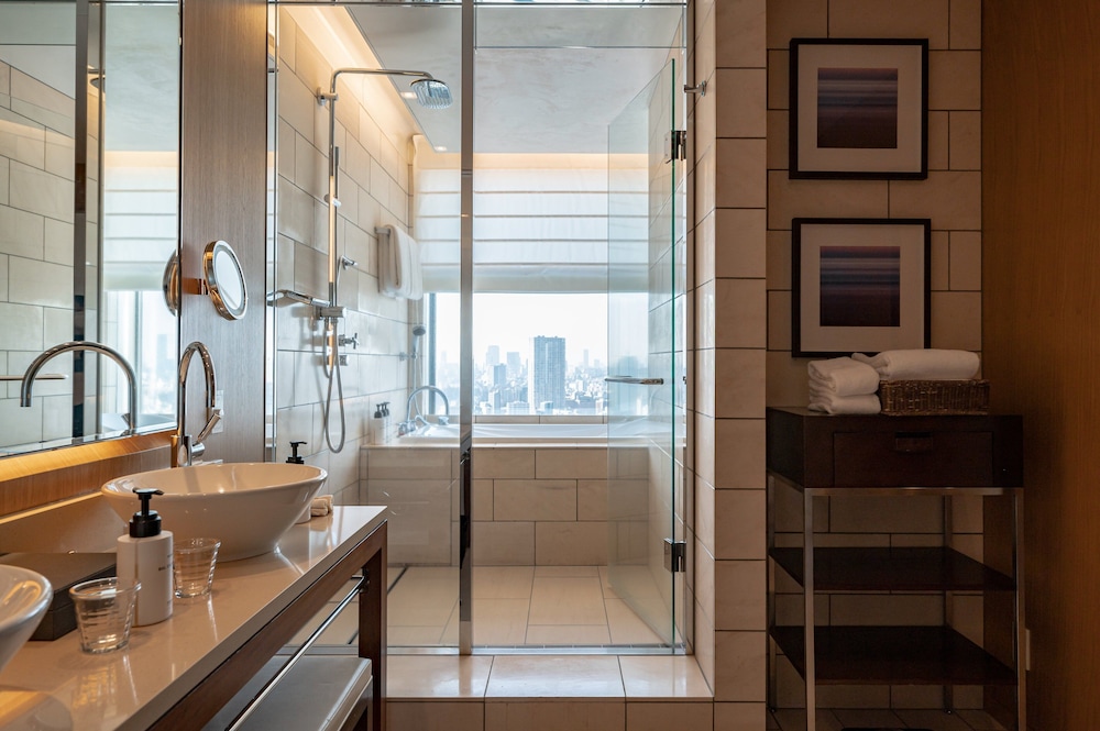 スイート 1 ベッドルーム バスルーム2 | ストリングスホテル東京インターコンチネンタル by IHG