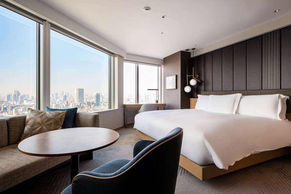 プレミアム ルーム キングベッド 1 台 クラブラウンジ利用可 | ストリングスホテル東京インターコンチネンタル by IHG