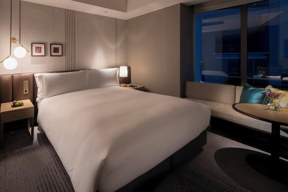 クラシック ルーム ダブルベッド 1 台 | ストリングスホテル東京インターコンチネンタル by IHG