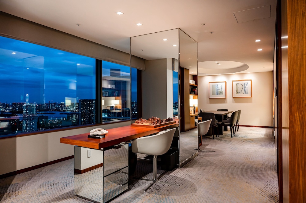 スイート 1 ベッドルーム (Dining Area, Top Floor) 客室1 | ストリングスホテル東京インターコンチネンタル by IHG