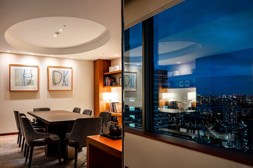 スイート 1 ベッドルーム (Dining Area, Top Floor) 客室3 | ストリングスホテル東京インターコンチネンタル by IHG