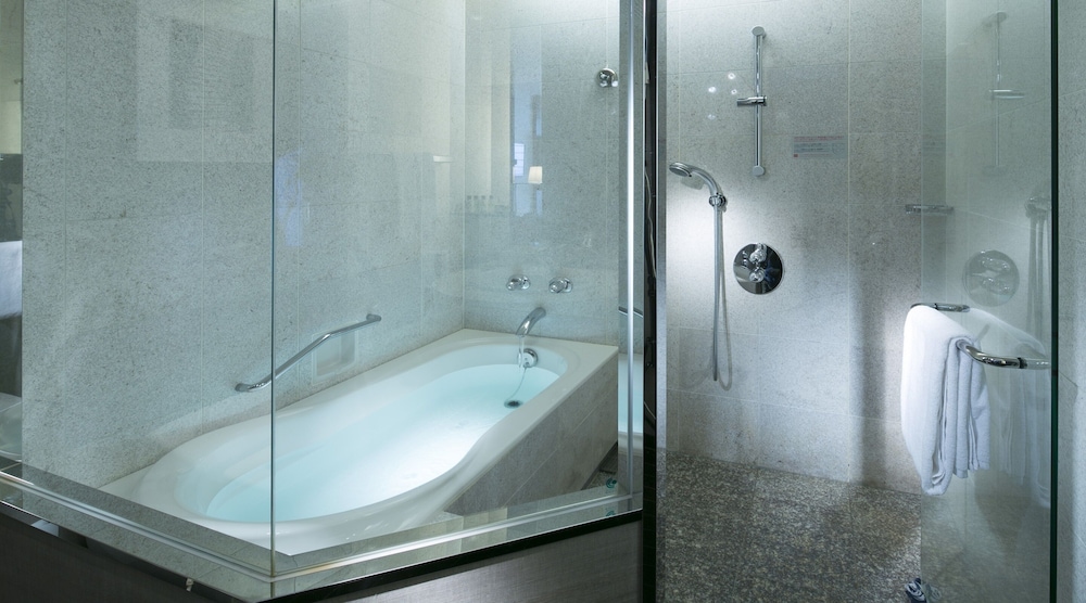 プレミアム ルーム クラブラウンジ利用可 バスルーム1 | ストリングスホテル東京インターコンチネンタル by IHG