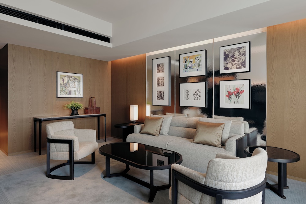 スイート ダブルベッド 2 台 (Park) リビング エリア1 | パークハイアット東京