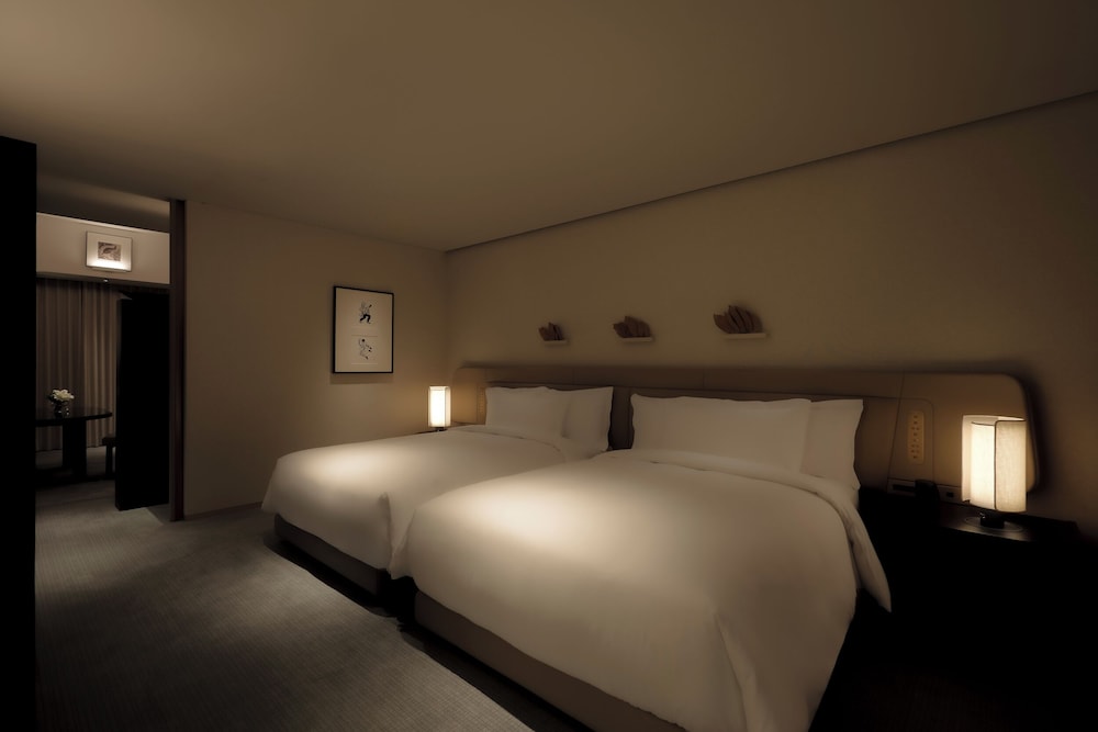 デラックス スイート ダブルベッド 2 台 客室1 | パークハイアット東京