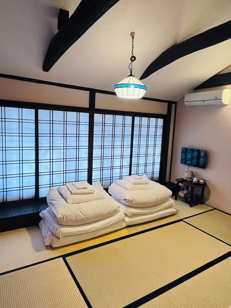 トリプルルーム専用シャワー付き(2,3名) 客室2 | ロマン館