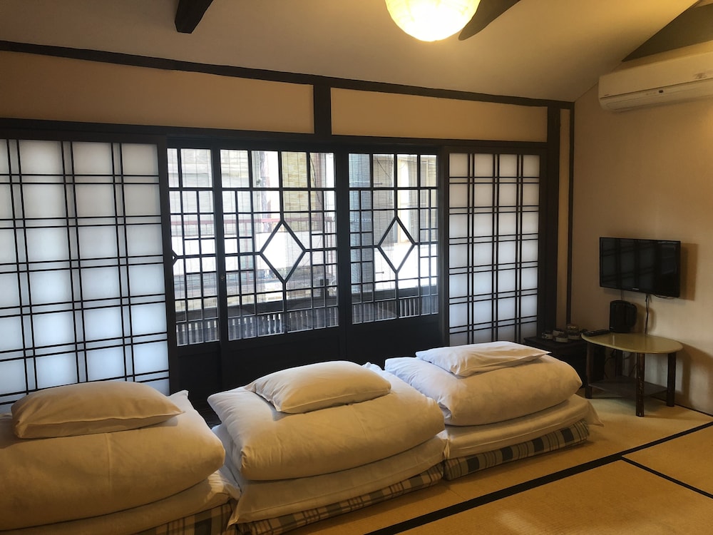 トリプルルーム専用シャワー付き(2,3名) | ロマン館