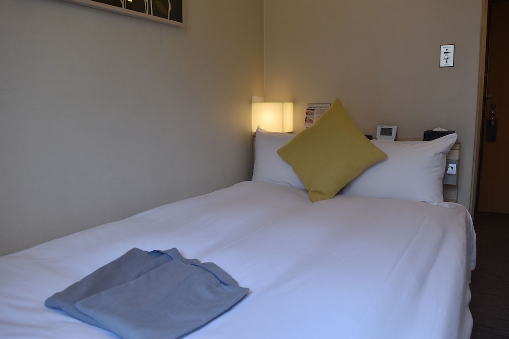 スモールダブルルーム 喫煙 (10㎡) 客室3 | Tマークシティホテル札幌