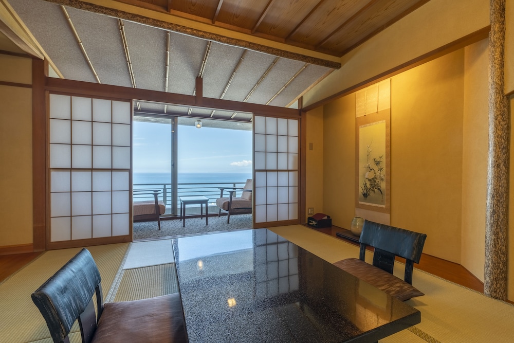 和室10畳 フレンチ懐石 リビングルーム0 | 吉祥 CAREN