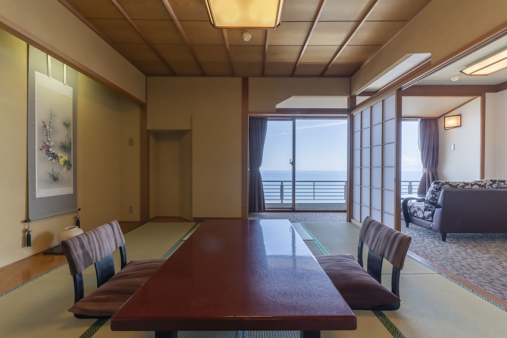 2間客室 (和室8+6畳) フレンチ懐石 客室1 | 吉祥 CAREN