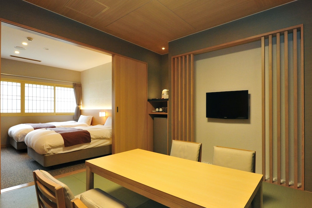 和洋室 和食膳プラン 客室3 | ニセコ温泉郷 いこいの湯宿 いろは